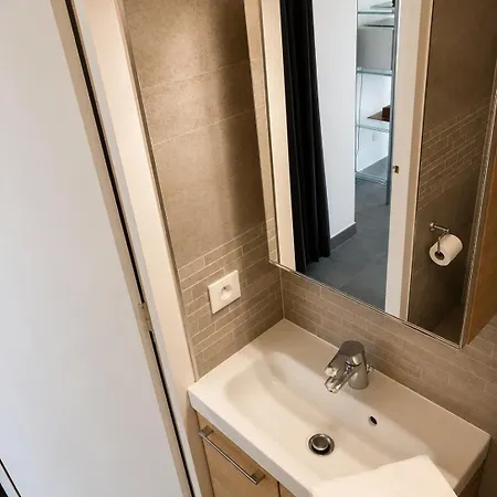 Fully Equipped With Comfortable Ac شقة *